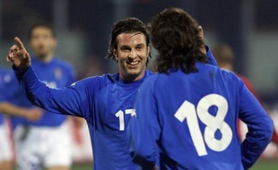 L'ex-capitaine de la Lazio Rome Cristiano Doni, emprisonné dans le cadre des matches truqués par des parieurs, reconnaît son implication et dénonce "l'omerta" et la mentalité en Italie qui facilitent cette tricherie, dans une interview à deux journaux parus samedi.