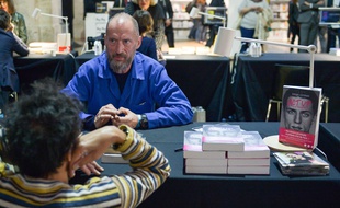Didier Lestrade signait son dernier ouvrage au salon du livre en mai 2017. Absent des réseaux sociaux depuis octobre 2017, il va en profiter pour terminer son nouveau livre.
