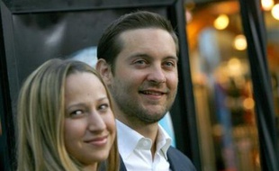 La vedette de "Spider-Man" Tobey Maguire a épousé sa compagne de longue date Jennifer Meyer lundi à Hawaï, rapporte mardi le magazine People.