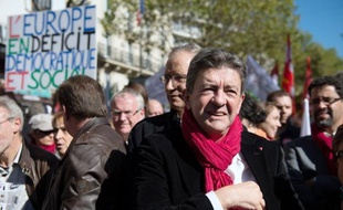 Jean-Luc Mélenchon, coprésident du Parti de gauche, a accusé lundi le Premier ministre Jean-Marc Ayrault d'être "un problème".