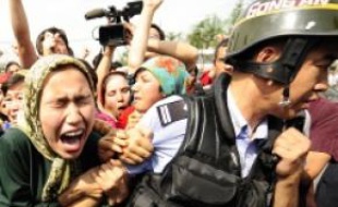 Une manifestation de femmes ouïgoures
à Urumqi (Xinjiang), le 7 juillet dernier.