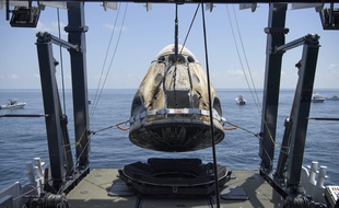 La navette SpaceX récupérée par la Nasa dans le golfe du Mexique, le 2 août 2020.