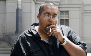 L'ex-hacker «Sabu», Hector Xavier Monsegur, à sa sortie du tribunal de New York, le 27 mai 2014.