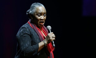La cantatrice américaine Barbara Hendricks sur scène à Monaco le 6 décembre 2015