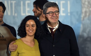 Manon Aubry, tête de liste de LFI pour les européennes, et Jean-Luc Mélenchon, dans un meeting à Nîmes, vendredi.