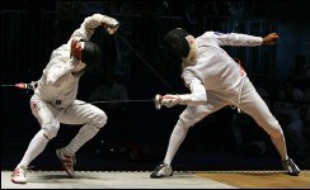 La France a conservé son titre dans l'épreuve de l'épée messieurs par équipes en battant en finale l'Espagne à la mort subite (42-41) et décroché la deuxième médaille des Français lors des Championnats du monde d'escrime, jeudi à Turin.