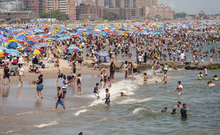 Les plages bondées de New York, mauvais plan pour des vacances entre amis ?