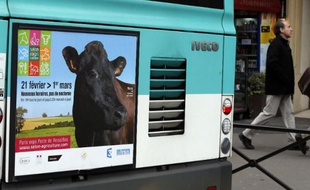 L'affiche du Salon de l'Agriculture sur un autobus parisien, le 19 février 2015