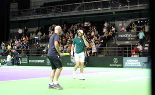 La légende Andy Murray, ici à l'échauffement avant son entrée en lice à l'Open de tennis de Rennes.