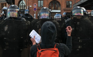Manifestation illégale contre le barrage de Sivens dans les rues de Toulouse le 22 novembre 2014.