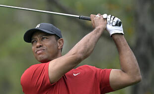 Tiger Woods jouant au golf quelques mois avant son accident, à Orlando en Floride le 20 décembre 2020.