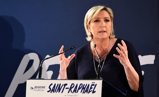 Marine Le Pen en meeting à Saint-Raphaël (Var), le 15 mars 2017.