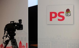 Le Parti socialiste a dénoncé vendredi dans un communiqué "avec la plus grande fermeté" des dégradations commises dans la nuit de jeudi à vendredi contre une permanence du Parti socialiste dans le Ve arrondissement de Paris, s'interrogeant sur un lien éventuel avec les manifestants hostiles au mariage homosexuel.