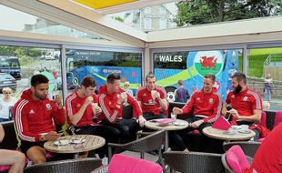Les Gallois semblent apprécier les milk-shakes servis au Davy's Café de Dinard.