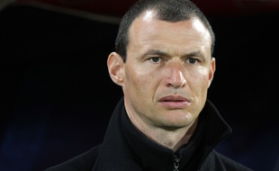 Valenciennes, le 26 octobre 2010. Match comptant pour les 8mes de finale de la Coupe de La Ligue 2010-2011 opposant le Valenciennes FC (VAFC - L1) l'US Boulogne CO (USBCO - L2) au stade Nungesser. Ici le coach de Boulogne Laurent Guyot.