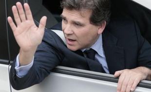 Arnaud Montebourg, le 3 octobre, dans une Renault Zoé, la dernière voiture électrique de la marque française.