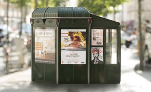 La version finale du futur kiosque parisien qui remplacera à partir de l'été prochain les 360 kiosques à journaux présents sur l'espace public parisien.