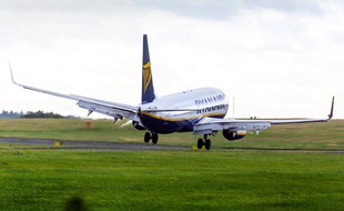 Une grève de pilotes de Ryanair bloquée en Irlande mais autorisée au Royaume-Uni jeudi et vendredi.