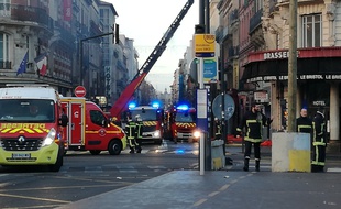 Près de 117 pompiers ont été mobilisés pour étendre l'incendie, à Toulouse, qui a fait 19 blessés.