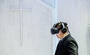 Cérémonie de mariage en réalité virtuelle à Tokyo, le 30 juin 2017.