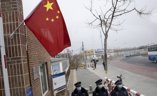 Des agents de sécurité à Pékin, le 27 février 2020 (illustration).