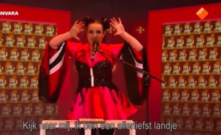 L'artiste néerlandaise Sanne Wallis de Vries dans une parodie de «Toy», interprétée par Netta Barzilai à l'Eurovision.