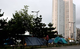 Un campement porte de la Chapelle à Paris.