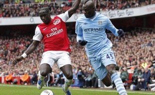 L'Italien Mario Balotelli veut rester à Manchester City, a dit jeudi son agent, Mino Raiola, réfutant une volonté du club anglais et de son manager, Roberto Mancini, de vendre son attaquant, qui a reçu quatre cartons rouges en moins de deux saisons.