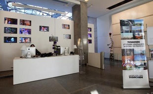 L'entrée des locaux de TV5Monde, le 7 février 2012 à Paris