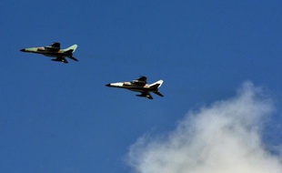 La Chine a fait décoller d'urgence ses chasseurs vendredi pour surveiller des avions américains et japonais entrés dans sa zone de défense aérienne, une situation qui rend Washington "profondément inquiet".