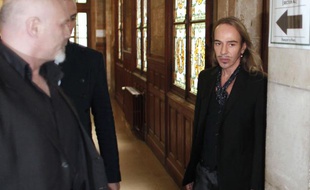 L'ex-couturier de la maison Dior John Galliano au tribunal de paris le 22 juin 2011 lors de son procès pour injure raciale.
