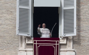 Le pape François pour l'Angelus au Vatican, le 25 octobre 2015.