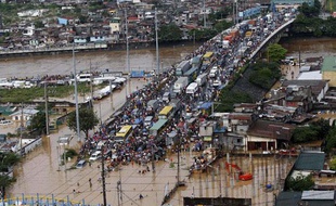 Les dégâts sont nombreux aux Philippines après le passage de la tempête tropicale le 27 spetembre 2009. Le bilan fait état de plusieurs centaines de morts et de disparus.