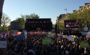 Rassemblement de Benoît Hamon, place de la République à Paris