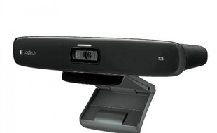 La webcamest équipée d'une lentille Carl Zeiss et de quatre micros.