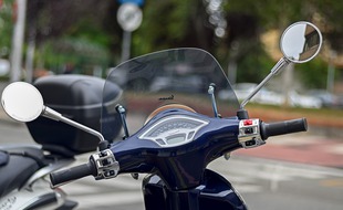 Une course-poursuite à moto et scooter s'est engagée entre les Dalton et la police (illustration).