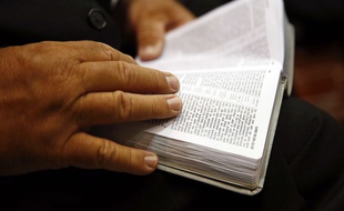 Une Bible (illustration).