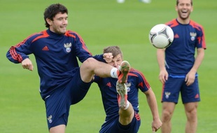 Le groupe A de l'Euro-2012 mérite bien son surnom de "groupe de la vie", puisqu'il fait durer le suspense jusqu'à la 3e et dernière journée samedi, où les quatre engagés Russie, République Tchèque, Pologne et Grèce ont encore leurs chances