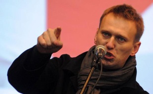 Le blogueur anticorruption devenu l'une des figures de l'opposition en Russie, Alexeï Navalny, s'est dit prêt à se présenter à la présidentielle contre Vladimir Poutine, mais uniquement si le régime adoptait des réformes politiques garantissant un scrutin démocratique.