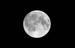 Pleine Lune d’août : pourquoi l’appelle-t-on « Lune d’Esturgeon » ?