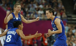 Les joueuses de l'équipe de France de basket, lors de leur victoire en demi-finale des Jeux olympiques, le 9 août 2012.