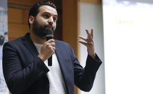 Yassine Belattar, lors de la réunion publique de la candidate LREM de la 8e circonscription de Paris, Laetitia Avia, le 7 juin 2017.
