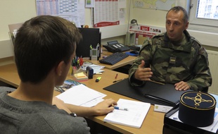 Lyon, le 25 novembre 2015
Depuis les attentats de Paris, le centre de recrutement de l'armée de Lyon a vu le nombre de demandes de candidatures multiplier par trois.