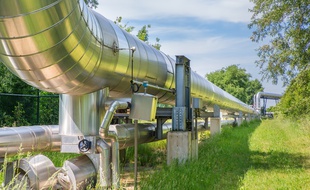 Le gaz naturel est transporté pour partie à travers les gazoducs.