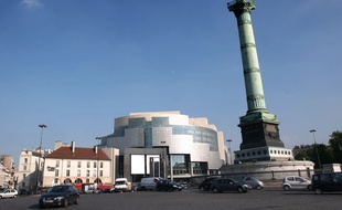 A Bastille, l’idée serait de rapprocher le port de l’Arsenal du génie de la Bastille en coupant une partie de l’actuel rond-point à la circulation.