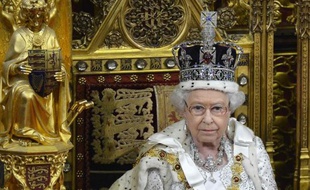 La reine Elizabeth II, 88 ans, doyenne des monarques européens n'a pas l'intention d'abdiquer et devrait régner jusqu'à son dernier souffle