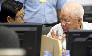 Les procureurs du tribunal international de Phnom Penh ont requis lundi la prison à perpétuité contre les deux plus hauts dirigeants du régime khmer rouge encore en vie.