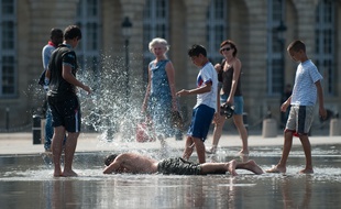 Le miroir d'eau est très prisé pour se rafraîchir en cas de fortechaleur - Photo : Sebastien Ortola
