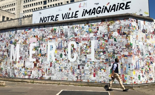 L'œuvre d'art murale de Doctor Paper est visible rue Gaston-Veil, près des Urgences du CHU.