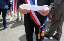Un « long rétablissement » pour le maire isérois blessé au poumon lors d’une agression